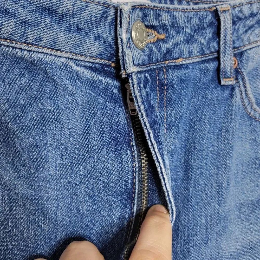 TopShop High Rise Straight Leg Distressed Ripped Mom Jean Size 31 - Picture 3 of 8